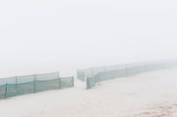 Strandzugang im Nebel